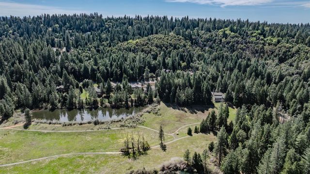 26041 Golf Links Dr, Pioneer, CA 95666