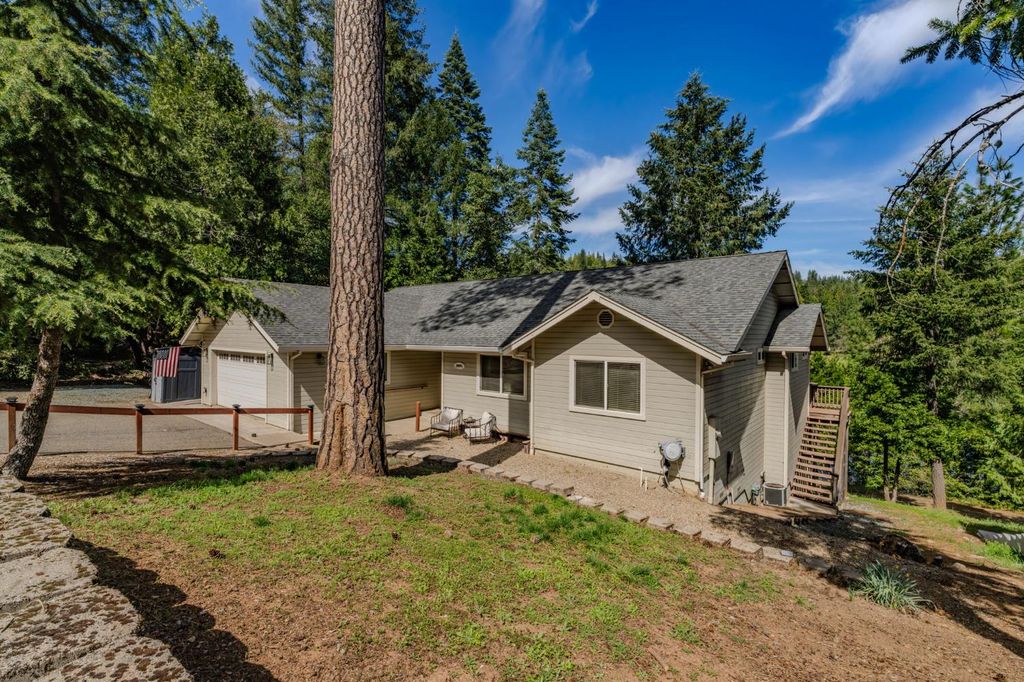 26041 Golf Links Dr, Pioneer, CA 95666