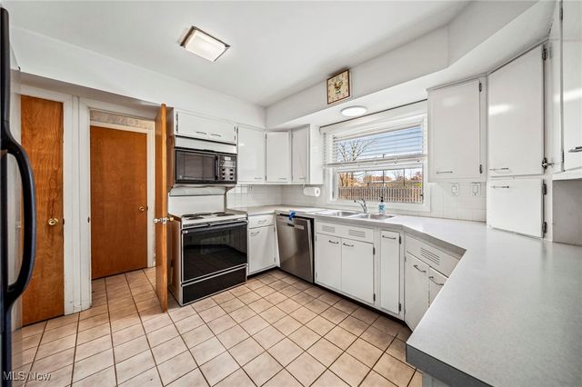 8241 Lewis Road, Berea, OH 44017