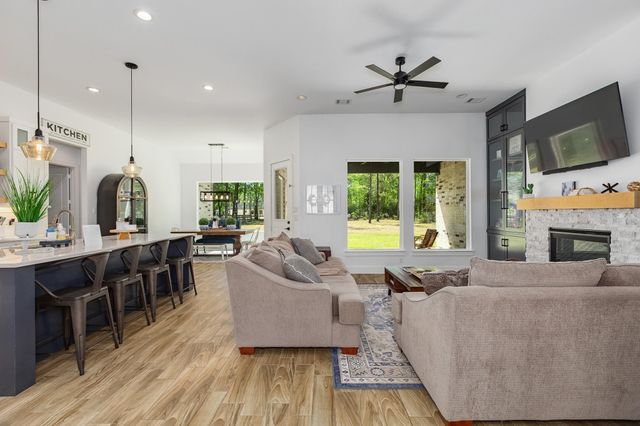 960 Road 6609, Dayton, TX 77535