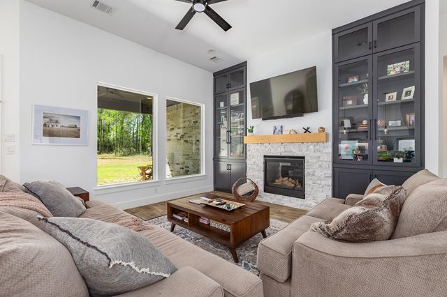 960 Road 6609, Dayton, TX 77535