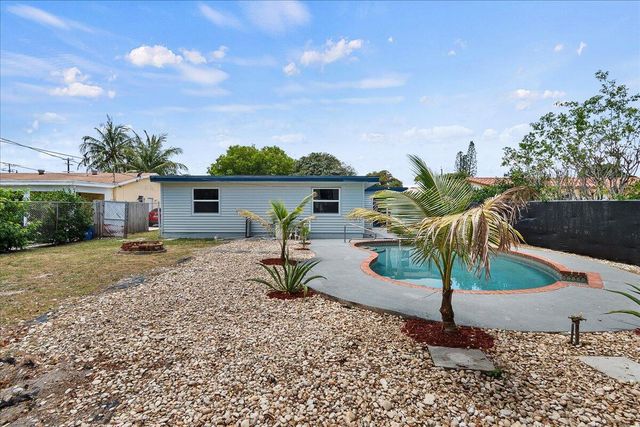 1414 S N Street, Lake Worth Beach, FL 33460
