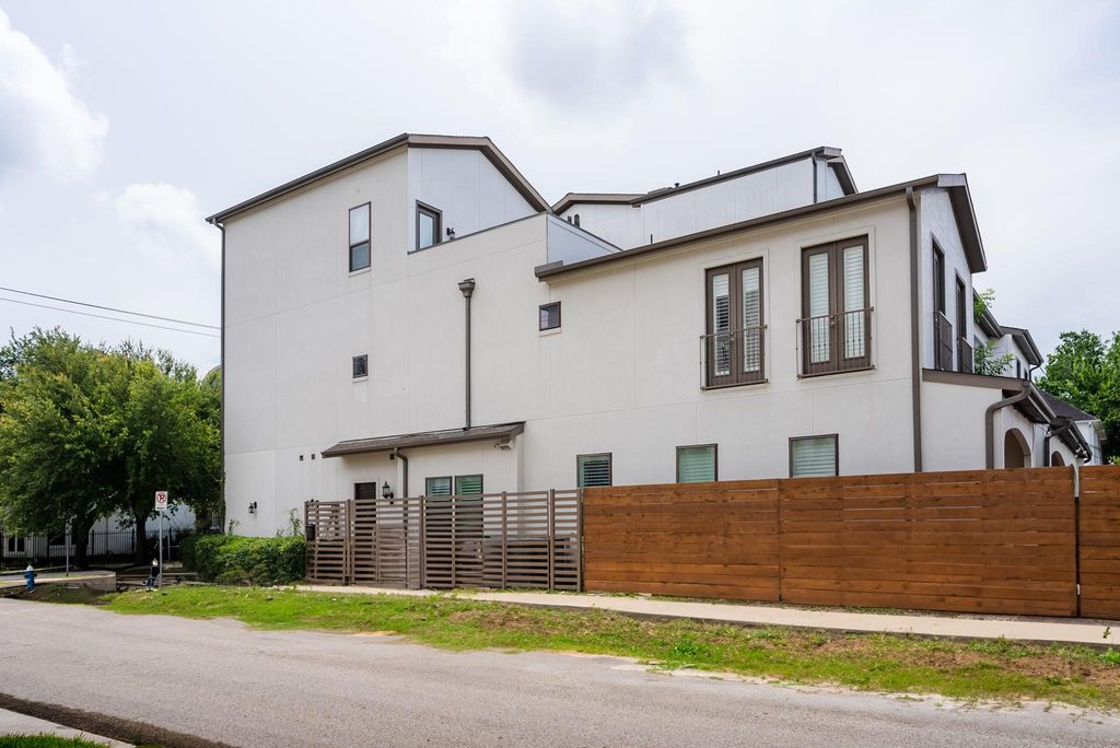 1425 Knox Street, Houston, TX 77007