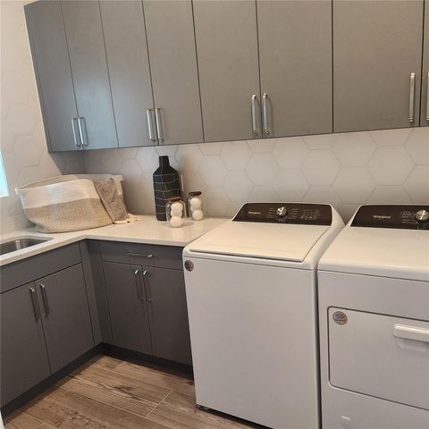 512 BLUE SHELL LOOP, Sarasota, FL 34240