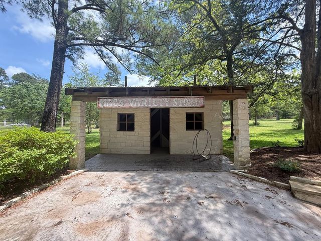 1539 Weishuhn Road, New Ulm, TX 78950