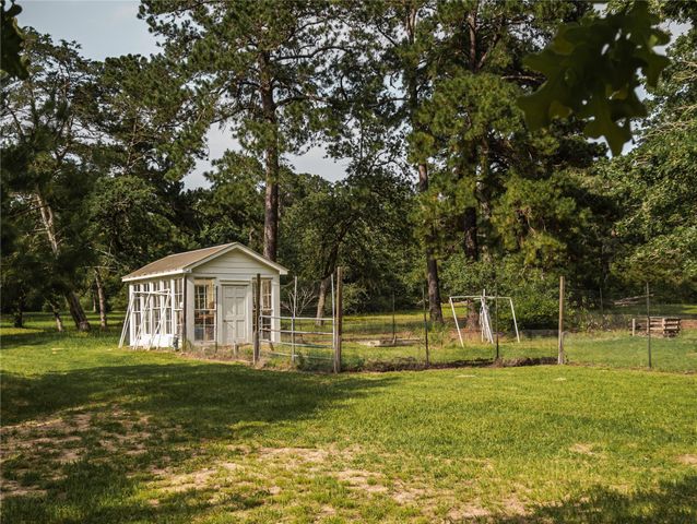 1539 Weishuhn Road, New Ulm, TX 78950
