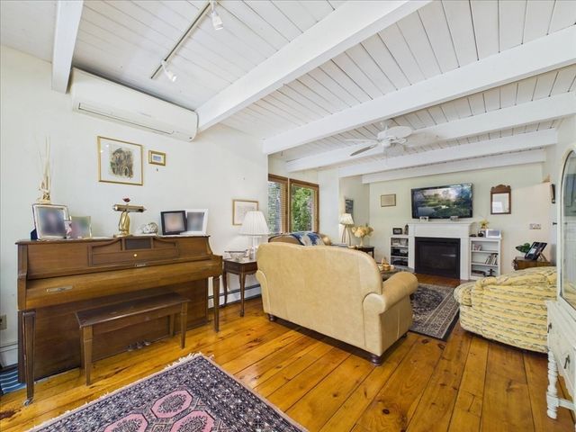 621 Locustfield Rd, Falmouth, MA 02536