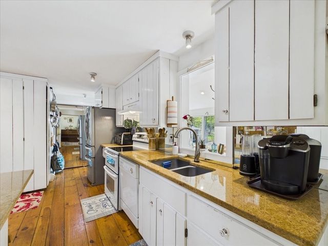 621 Locustfield Rd, Falmouth, MA 02536