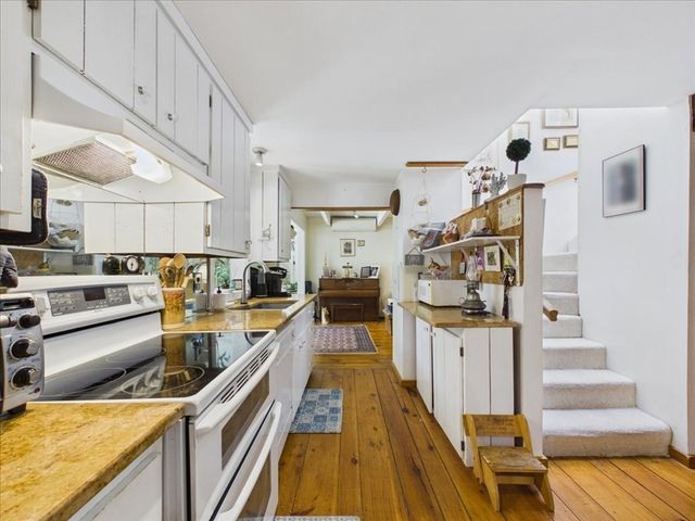 621 Locustfield Rd, Falmouth, MA 02536
