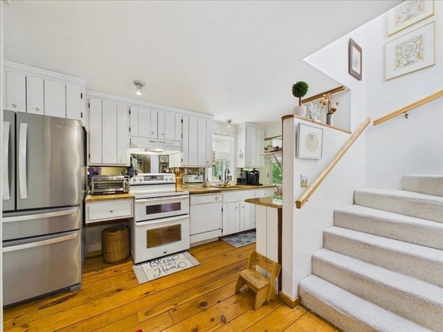 621 Locustfield Rd, Falmouth, MA 02536