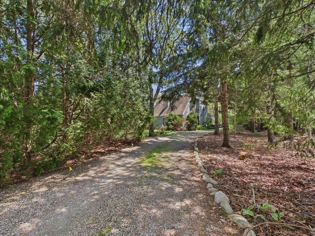 621 Locustfield Rd, Falmouth, MA 02536