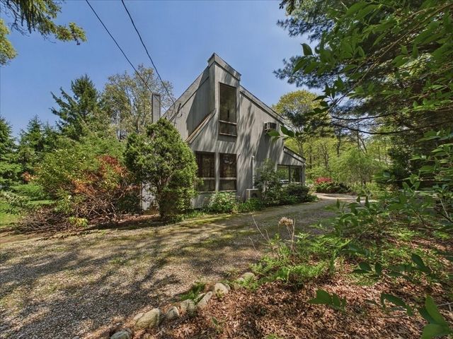 621 Locustfield Rd, Falmouth, MA 02536