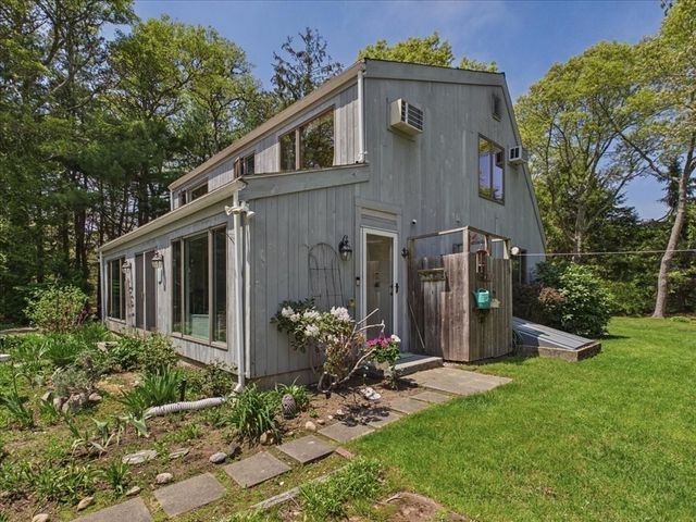 621 Locustfield Rd, Falmouth, MA 02536