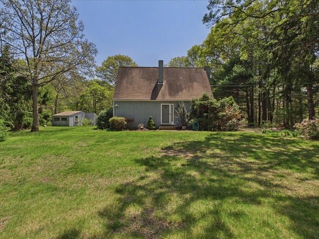 621 Locustfield Rd, Falmouth, MA 02536