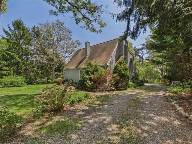 621 Locustfield Rd, Falmouth, MA 02536