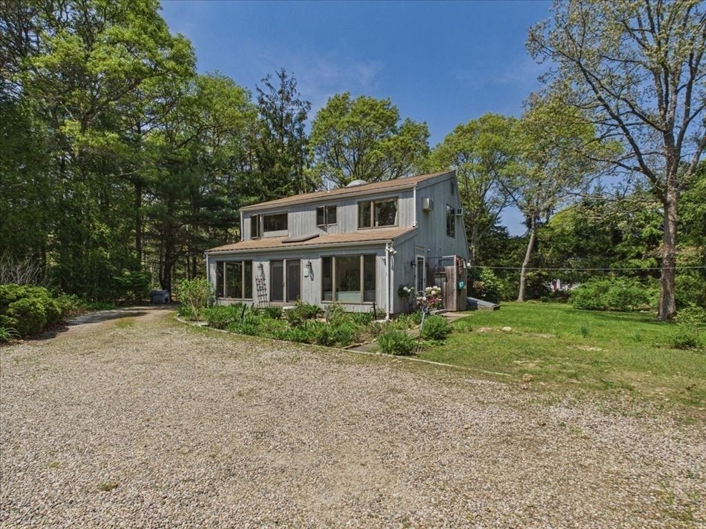 621 Locustfield Rd, Falmouth, MA 02536