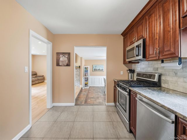 15 Summit Avenue, New City, NY 10956