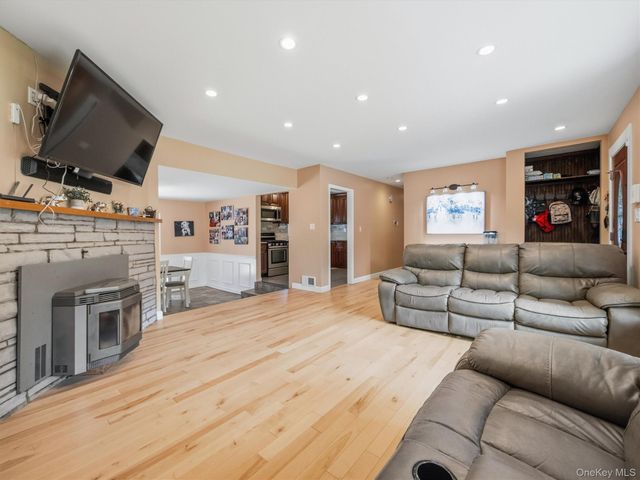15 Summit Avenue, New City, NY 10956