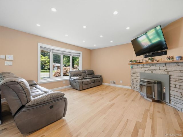 15 Summit Avenue, New City, NY 10956