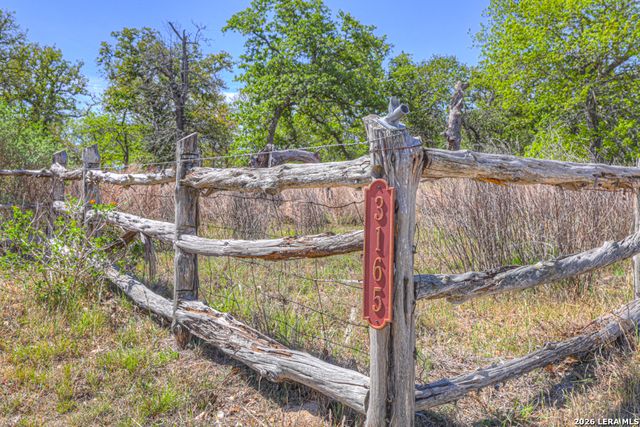3165 Vivroux Ranch Rd, Seguin, TX 78155