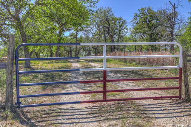 3165 Vivroux Ranch Rd, Seguin, TX 78155