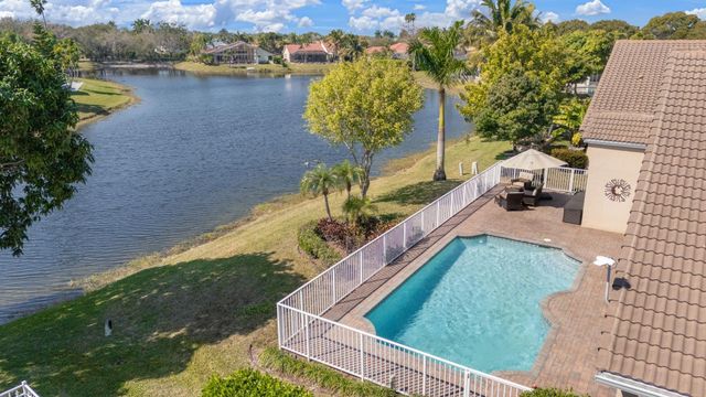 9938 N Springs Way, Coral Springs, FL 33076