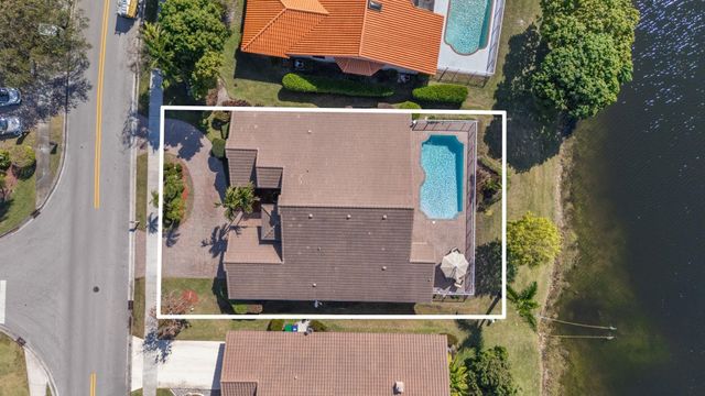 9938 N Springs Way, Coral Springs, FL 33076