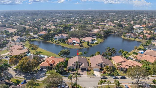 9938 N Springs Way, Coral Springs, FL 33076