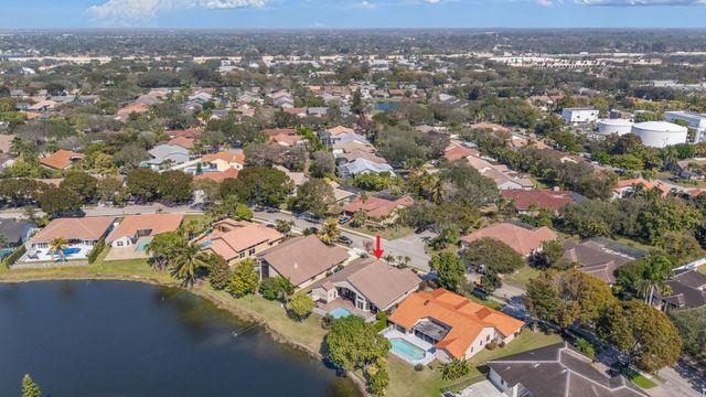 9938 N Springs Way, Coral Springs, FL 33076