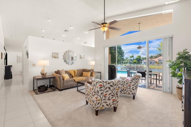 9938 N Springs Way, Coral Springs, FL 33076