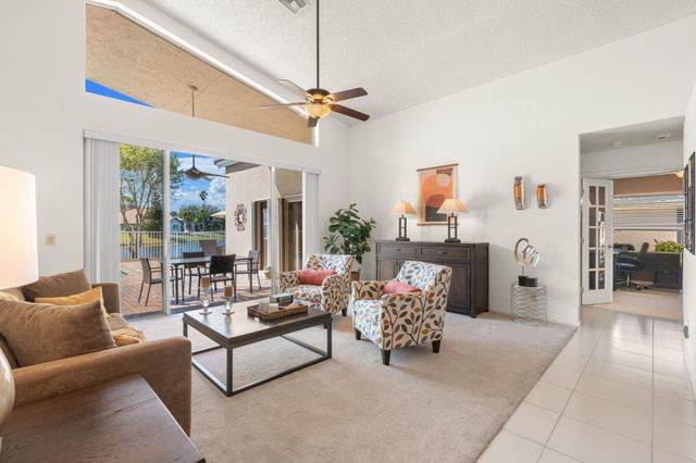 9938 N Springs Way, Coral Springs, FL 33076