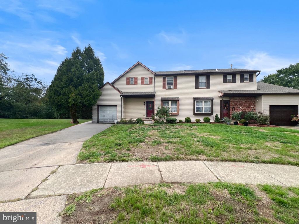 14 HERON CT, Voorhees, NJ 08043