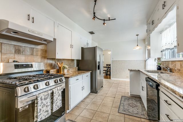 2301 W MULBERRY AVE, San Antonio, TX 78201