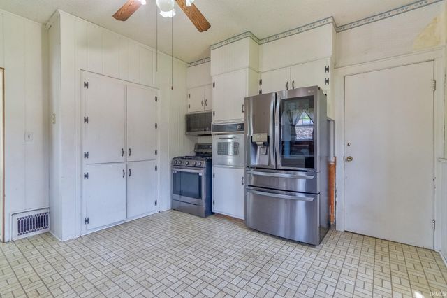 2624 Edgewood Drive, Evansville, IN 47712