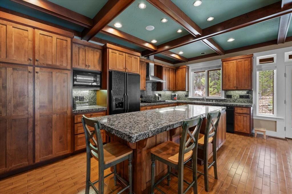 Image 19 of property listing at 1924 Shady Lane, Big Bear City, CA 92314