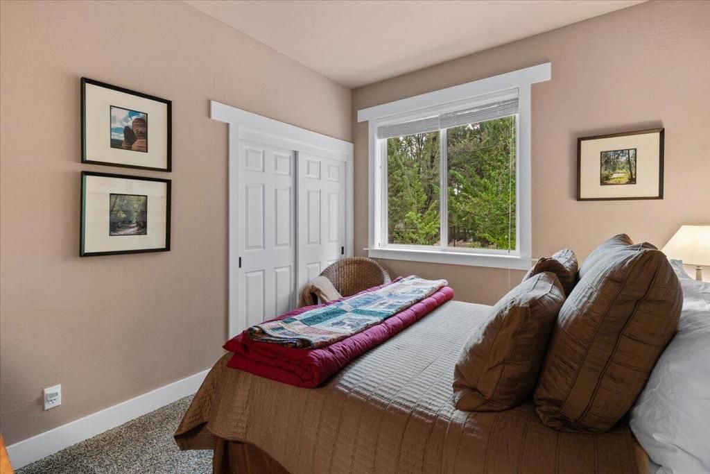 Image 33 of property listing at 1924 Shady Lane, Big Bear City, CA 92314