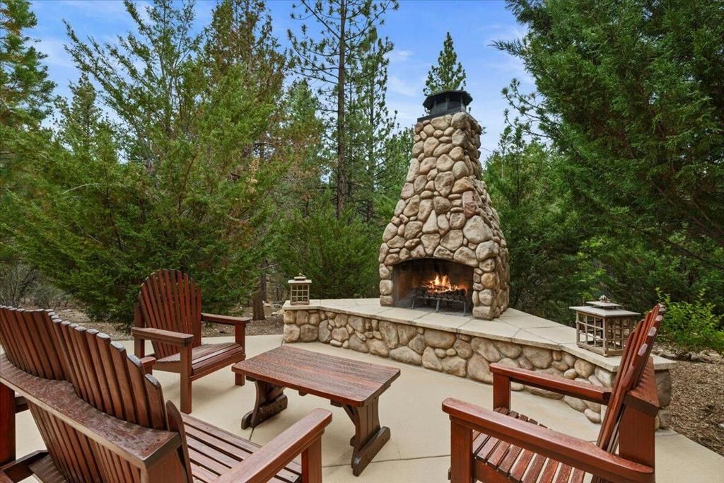 Image 41 of property listing at 1924 Shady Lane, Big Bear City, CA 92314