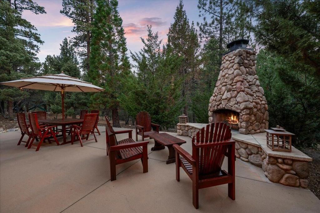 Image 7 of property listing at 1924 Shady Lane, Big Bear City, CA 92314