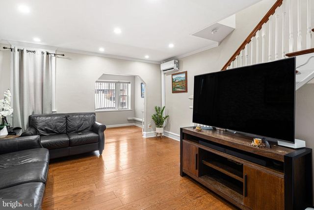 1609 E HUNTING PARK AVE, Philadelphia, PA 19124