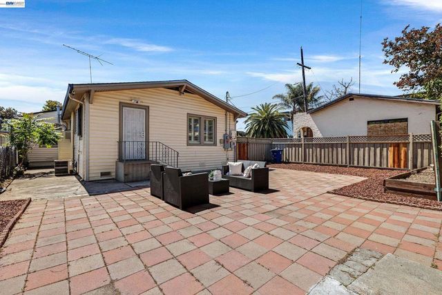 1225 Richard Pl, Hayward, CA 94541