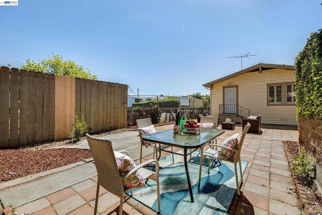 1225 Richard Pl, Hayward, CA 94541