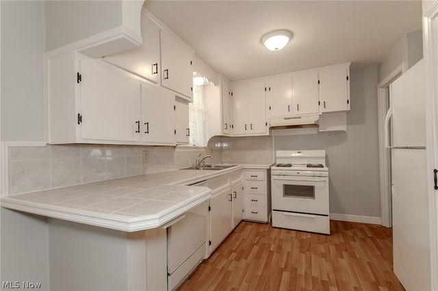 1752 Brainard Road, Lyndhurst, OH 44124