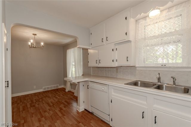 1752 Brainard Road, Lyndhurst, OH 44124