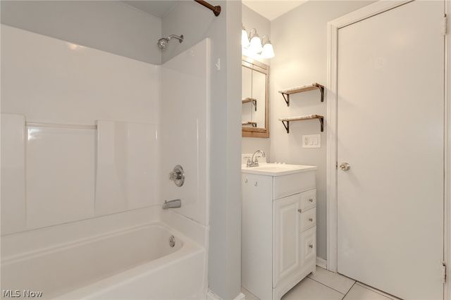 1752 Brainard Road, Lyndhurst, OH 44124
