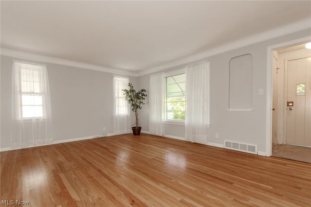 1752 Brainard Road, Lyndhurst, OH 44124