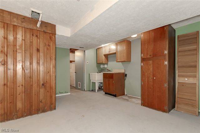 1752 Brainard Road, Lyndhurst, OH 44124