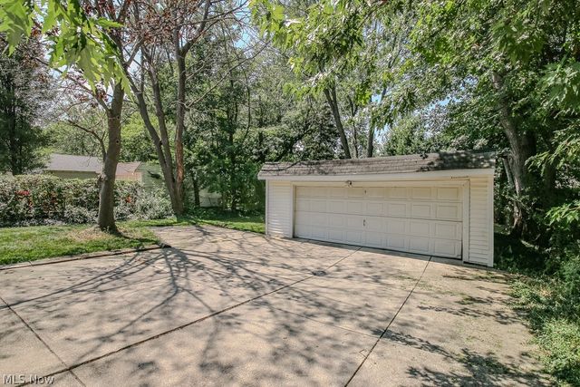 1752 Brainard Road, Lyndhurst, OH 44124
