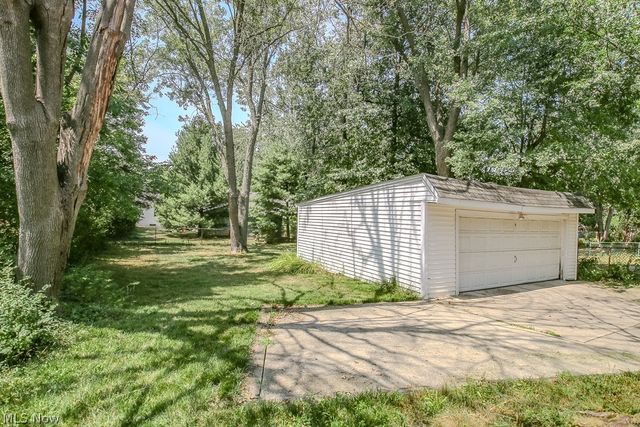 1752 Brainard Road, Lyndhurst, OH 44124