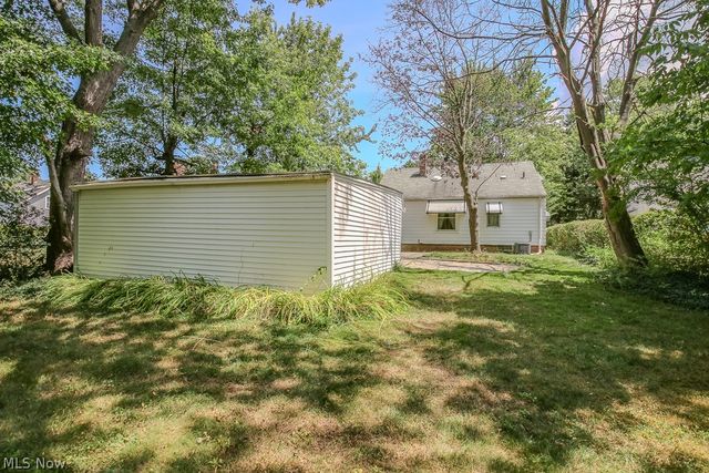 1752 Brainard Road, Lyndhurst, OH 44124