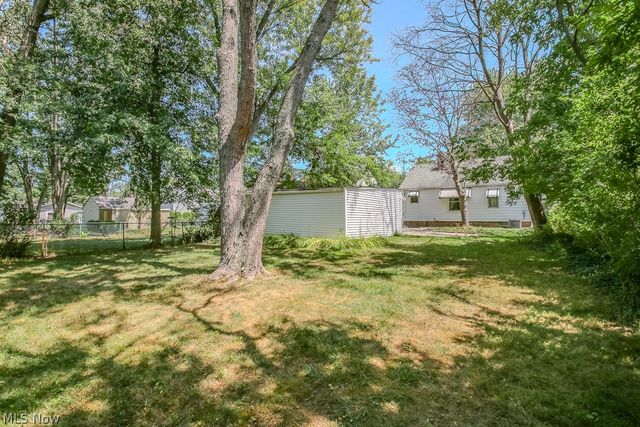 1752 Brainard Road, Lyndhurst, OH 44124